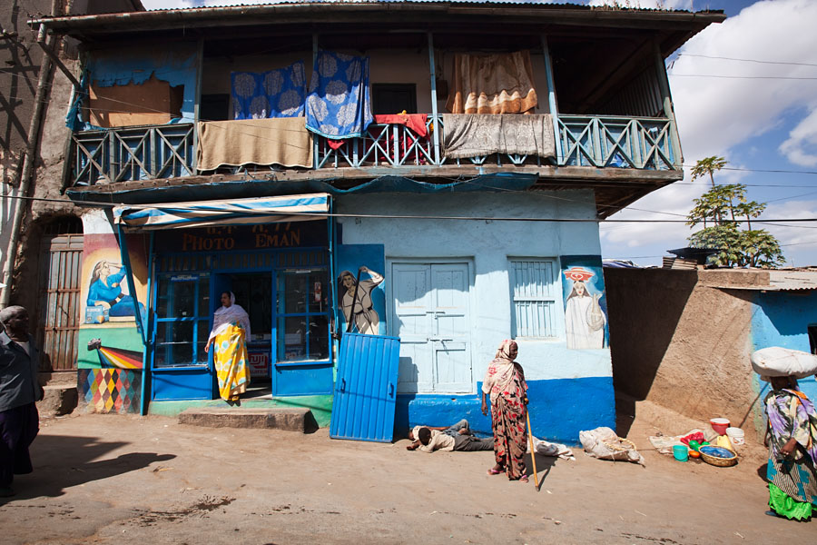 131   Street scene in Harar   Ethiopia 